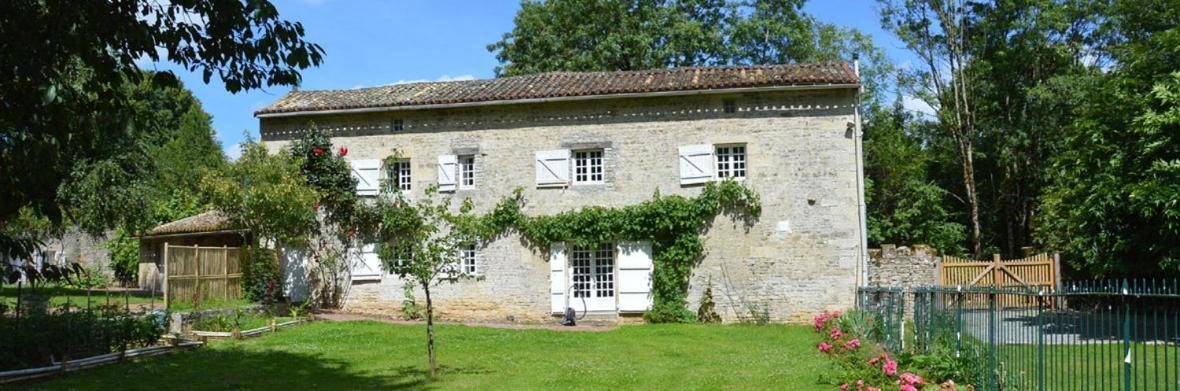 La Roche Cantin Cherveux Extérieur photo